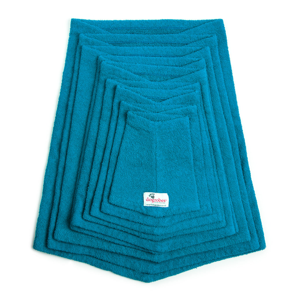 Dogrobe snoods are trusted and loved by dogs’ owners and their pets as they are ideal for drying your dog's head, neck and ears. Dog snood in teal. Available in sizes Mini to XXXL.
