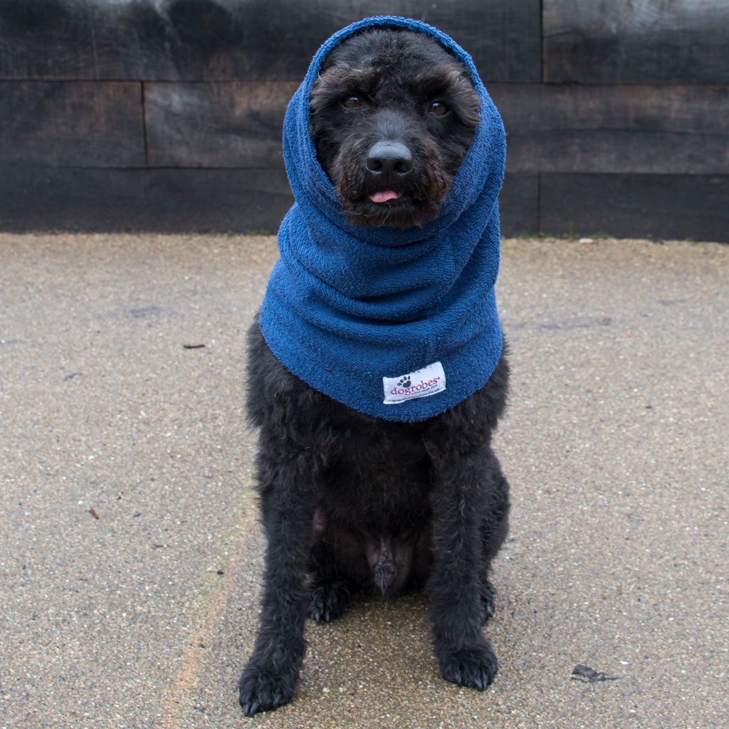 Dogrobe snoods are trusted and loved by dogs’ owners and their pets as they are ideal for drying your dog's head, neck and ears. Dog snood in navy.